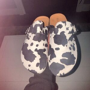 SOLD* Cow Print Clogs 🐮